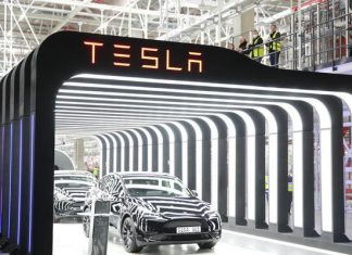 Підготовка до українських доріг – Tesla навчать розпізнавати ями