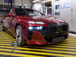 BMW почала випуск флагманського електромобіля i7