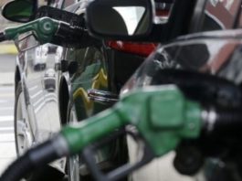 Цифри в чеку неприємно здивують: який сюрприз на заправці може статися для водія