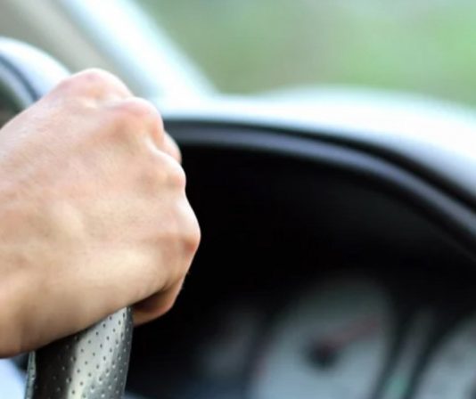 Якщо повітряна тривога застала в автомобілі: покрокова інструкція для водіїв