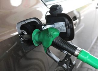 До водіїв України звернулися щодо оплати палива