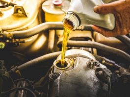 Чому автовиробники радять міняти масло через 15 000 км
