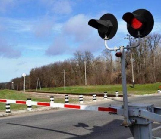 Правоохоронці нагадують водіям звертати увагу на правила проїзду залізничних переїздів