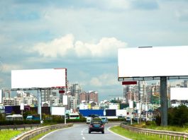 В Україні хочуть прибрати рекламні щити вздовж доріг