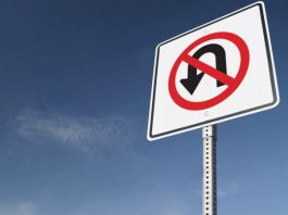 Водіям нагадали, де не можна здійснювати розворот