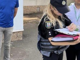 Чоловік купив права в інтернеті і намагався обміняти на справжні