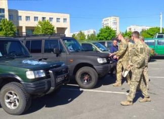 Поляки віддають особисті автомобілі на підтримку армії