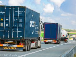 Польські транспортні компанії звернулися до уряду з проханням полегшити видачу документів водіям з України