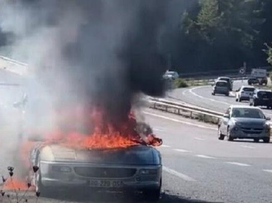 Рідкісна Ferrari за 100 000 доларів повністю вигоріла – відео