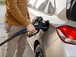 З кожного літра бензину в Україні з бюджету забиратимуть 4 грн: як це вплине на ціну на АЗС