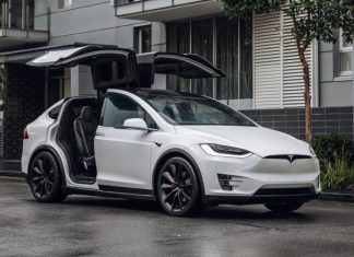 Власники Tesla скаржаться на дорогий ремонт