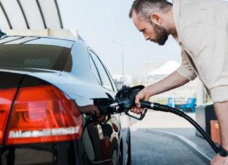 В Україні повертають акцизи на паливо: на скільки подорожчає пальне та хто на цьому заробить