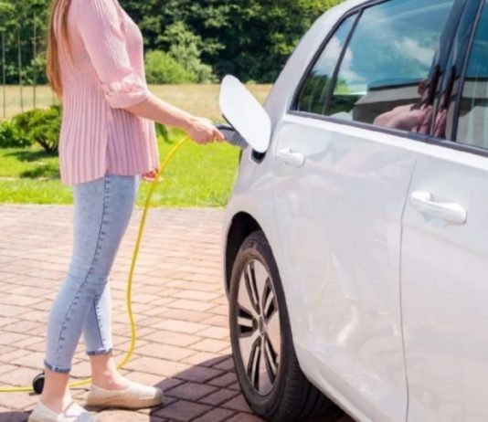 Як правильно зарядити електромобіль у домашніх умовах