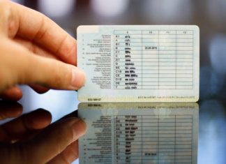 У Кабміні хочуть змусити водіїв примусово обмінювати права