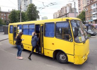 У громадському транспорті заборонили включати музику – чого чекати українцям