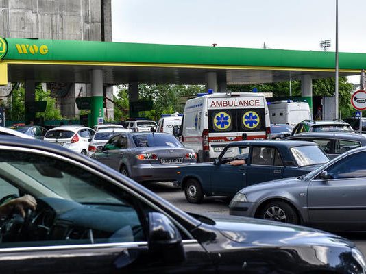 В Україну повернулися черги на АЗС – чого чекати водіям