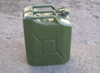 Життєва порада водію: в якій каністрі краще зберігати бензин