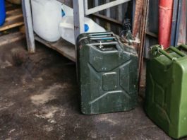 У якій каністрі потрібно зберігати бензин