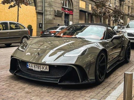 У Києві помітили унікальний Chevrolet Corvette від українських тюнерів