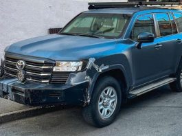 Як виглядає броньований Toyota Land Cruiser 300 після потрапляння під обстріл в Україні