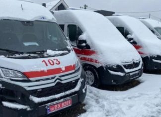 Замість викрадених окупантами: на Херсонщину їдуть вісім нових швидких