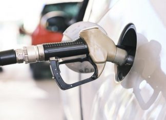 Де заправити авто при відключенні світла: водіям назвали АЗС з автономним живленням