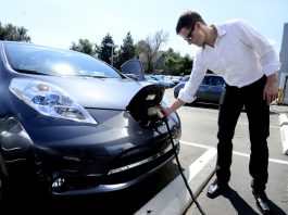 Названо 5 міфів про електромобілі, в які продовжують вірити досвідчені автовласники