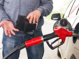 Чому рекомендують не заправляти повний бак на машині