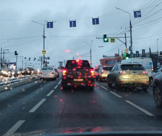 Водіям розповіли, як поводитися у разі занесення автомобіля взимку