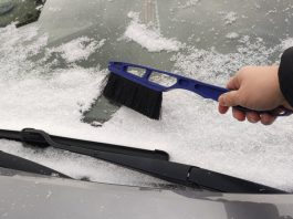 Автоексперт дав кілька порад, як позбавити автомобіль від зледеніння