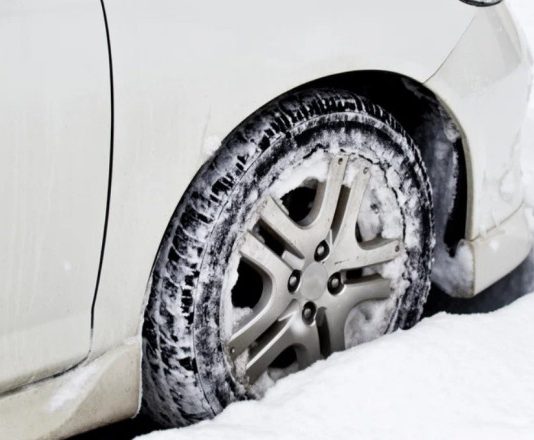 Як правильно їздити в ожеледицю та снігопад