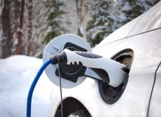 Електромобілі в США і Європі вперше стали дешевшими за бензинові