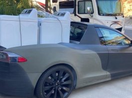 Пікап від Tesla нарешті показали наживо, але це не CyberTruck