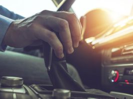 “Автомат” проти “механіки” – яким авто віддають перевагу українці