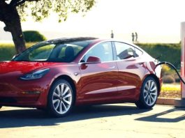 Аналітика: вживані Tesla дешевшають швидше за інші автомобілі