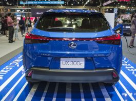 Гібридний Lexus обзавівся двома новими версіями