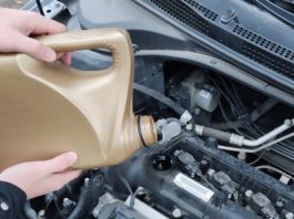 Експерт розповів, яку олію краще не заливати в автомобіль