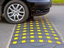 Автоексперти розповіли як правильно переїжджати «лежачих поліцейських»