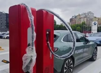 Huawei представила супершвидку автомобільну зарядну станцію потужністю 600 кВт