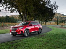 Оновлений субкомпактний кросовер Peugeot 2008 показали на фото під час випробувань