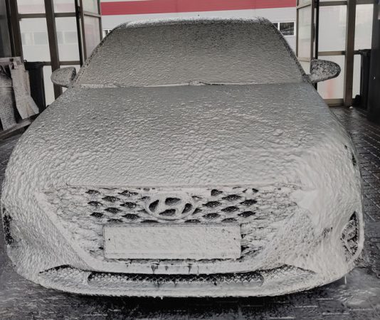 Як помити автомобіль і не пошкодити кузов: поради експерта