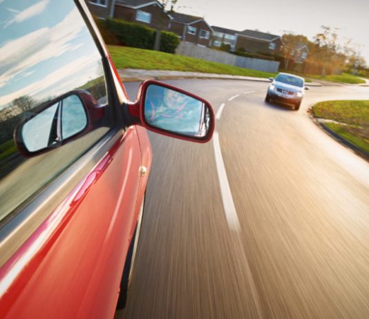 Кожен водій повинен знати це: поради щодо правильного обгону авто