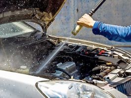 Як помити двигун і не залишитися без машини