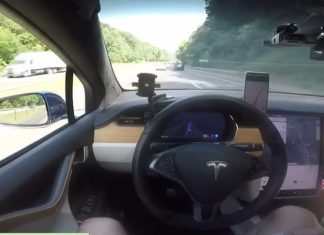 На автомобілях Tesla знайшли секретний “Режим Ілона” – що він дає