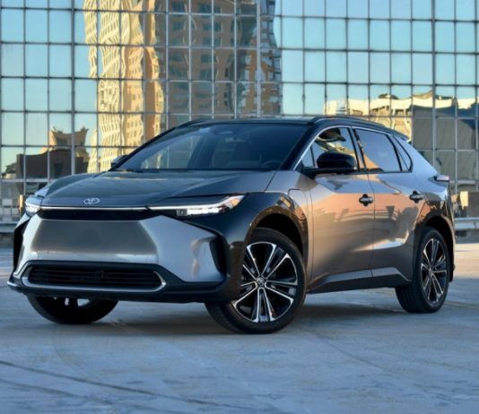 Toyota готує семимісний електричний кросовер