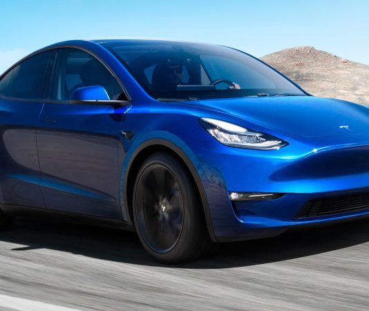 Швидкий знос шин: названо переваги та недоліки нової Tesla Model Y
