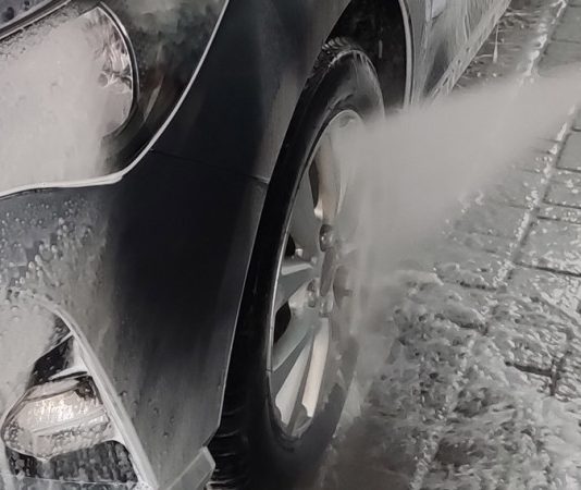 Як очистити автомобіль від літніх забруднень