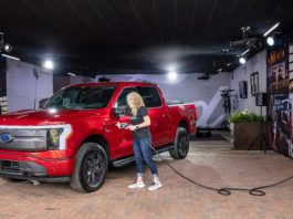 Електричний Ford F-150 Lightning виявився не готовим до бездоріжжя
