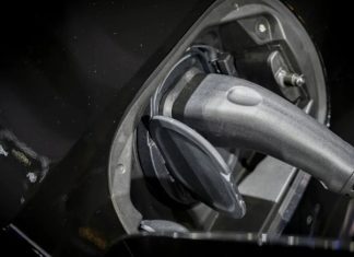 Розроблено батарею для електромобіля, яка не боїться холоду