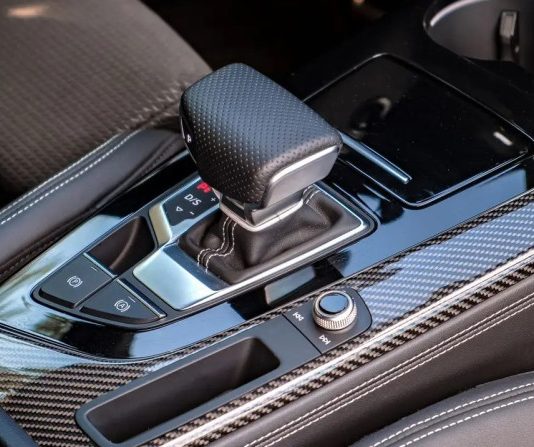 Експерти назвали безпечний спосіб перемикати передачі в автомобілі